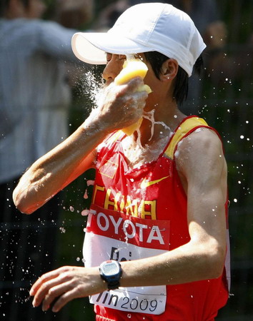 Bai Xue wins China's first gold medal from marathon