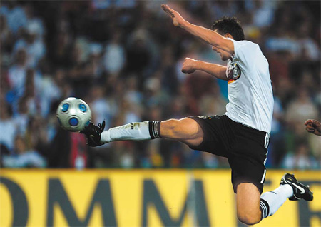 Loew praises strikers, slams performance