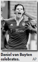 German league: Van Buyten lifts Bayern