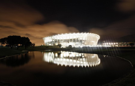 Green Point stadium tests lighting