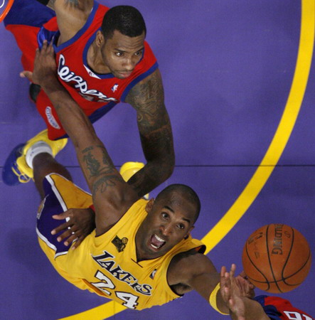 Bryant leads LA Lakers to victory