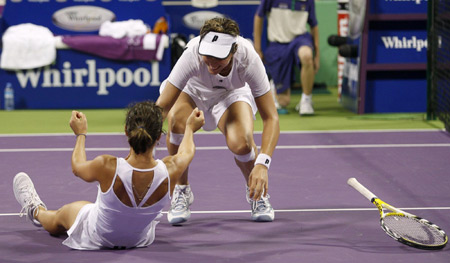 Spanish pair claims WTA Finals doubles title