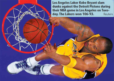 Kobe gets 40 in Lakers' 106-93 win