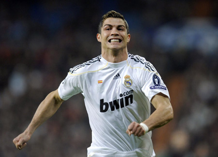 Ronaldo's return boosts Real for Barca trip