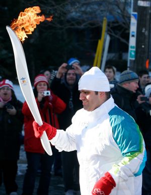 Torch relay of Vancouver Olympic Games kicks off in Toronto