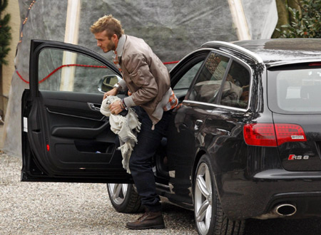 Beckham put through paces, pulls crowds at Milan