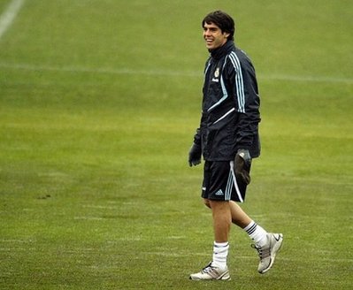 Kaka returns to training