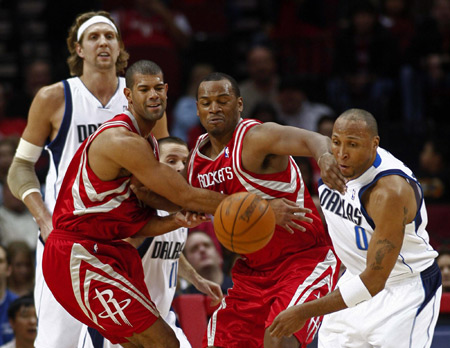 Brooks leads Rockets to win over Mavericks