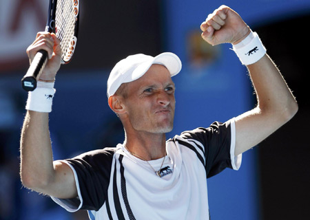 Davydenko grinds out five-set victory over Verdasco