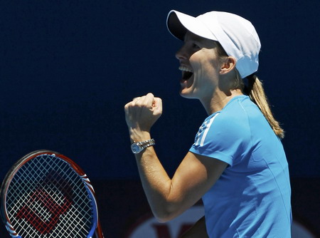 Henin advances to semis in Grand Slam comeback