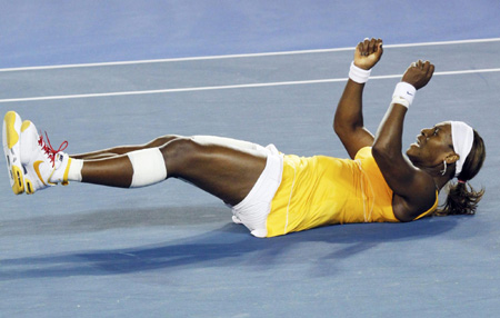 Williams beats Henin to win Australian Open