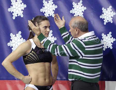 Isinbayeva wins in Moscow but no world record