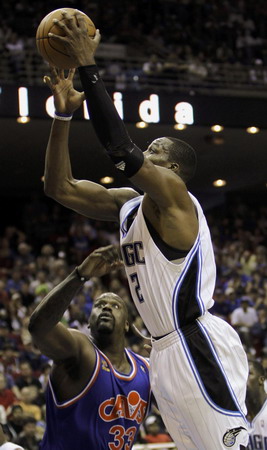 Howard powers Magic to 101-95 win over Cavs