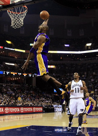 Bryant makes game winner in return as Lakers beat Grizzlies