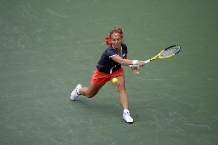 Kuznetsova talks herself out of trouble in Miami win