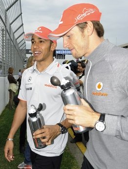 Hamilton hugs Button, makes peace with McLaren