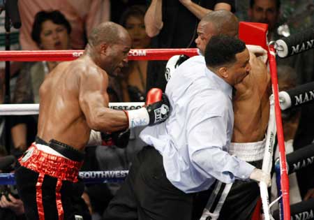 Hopkins outpoints Jones in long-delayed rematch