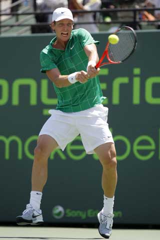 Roddick ends Berdych's run to capture Open title
