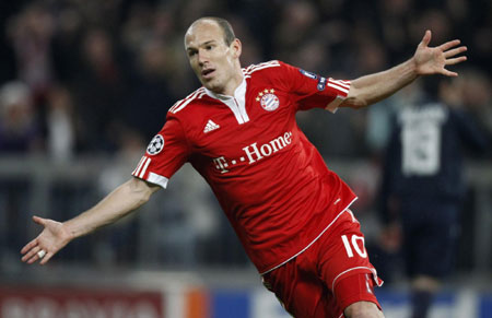 Robben spares Ribery blushes for Bayern