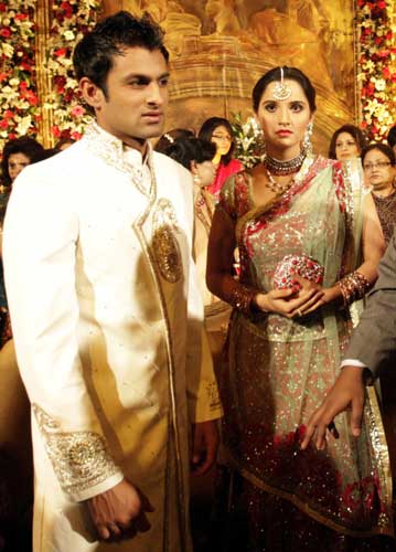 Pakistani cricket player weds Indian tennis star