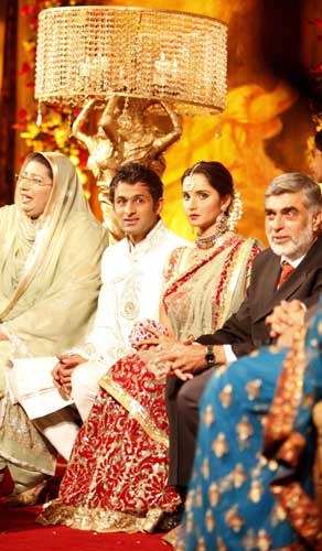 Pakistani cricket player weds Indian tennis star