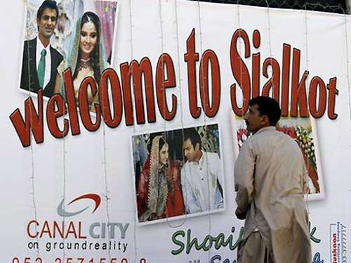 Pakistani cricket player weds Indian tennis star