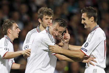 Olic's hat-trick fires Bayern Munich into final