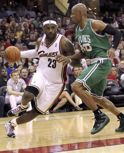 LeBron, Cavs elbow past Celtics in Game 1