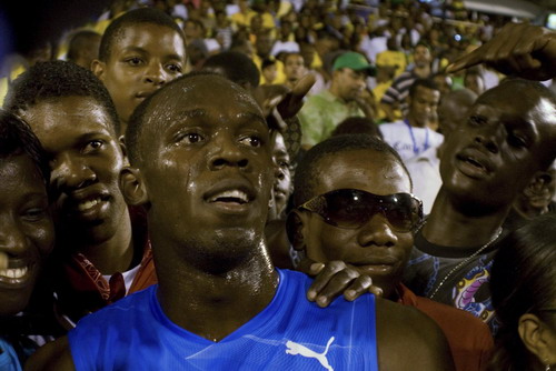 Bolt delights home fans with fourth-fastest 200m