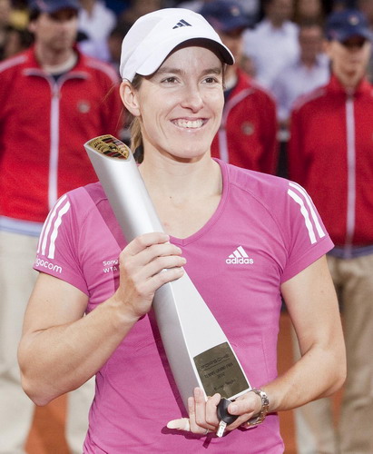 Henin wins Porsche Grand Prix