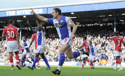 Defeat leaves Arsenal sweating on third spot