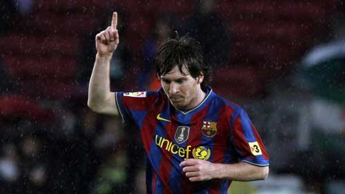 Messi double puts Barca within reach of title