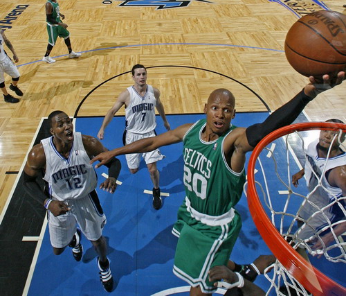 Celtics smother Magic 92-88, take 1-0 series lead