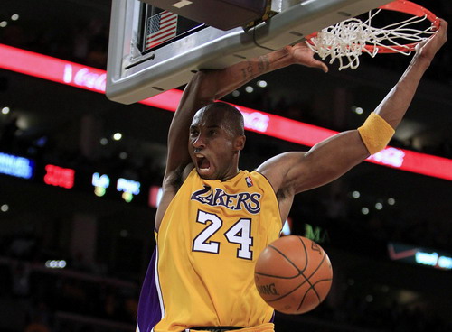 Bryant gets 40, Lakers rout Suns in opener