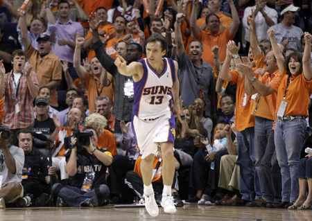 Stoudemire scorches Lakers as Suns win Game Three