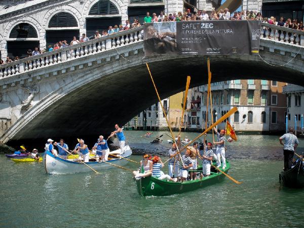 Annual rowing race held in Venice