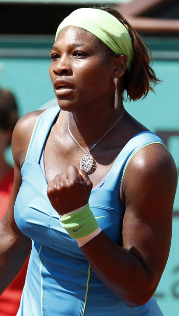 Federer fireworks light up Paris as Serena toils