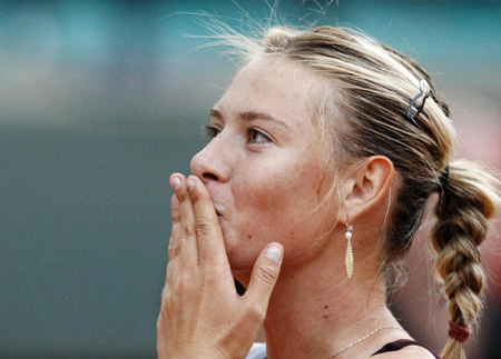 Sharapova breezes into French Open second round