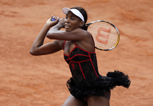 Catwalk for Venus, cakewalk for Federer in Paris