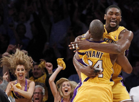 Artest saves best till last as Lakers beat Suns