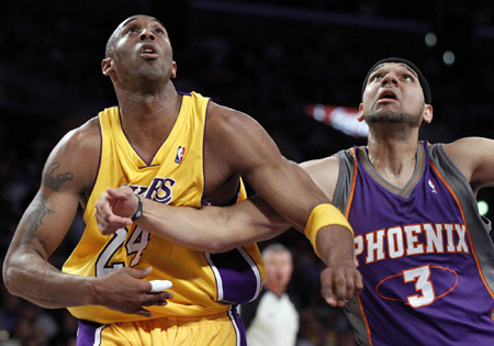 Artest saves best till last as Lakers beat Suns
