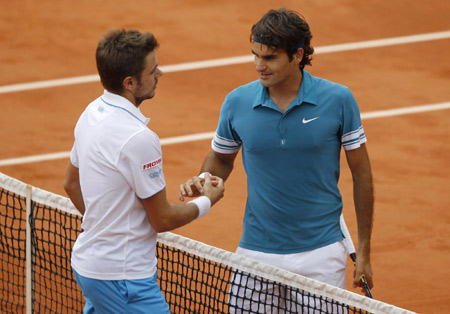 Federer drives pal to distraction as Venus exits