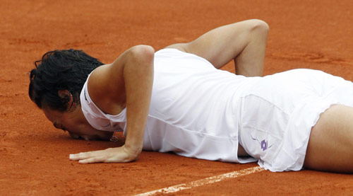 Victorious Schiavone achieves first for Italy
