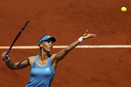 Schiavone advances to final after Dementieva retires