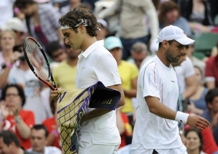 Wimbledon: Federer dallies with early exit, Schiavone out