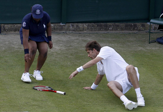 10-hour Isner-Mahut epic halts at 59-59 in 5th set