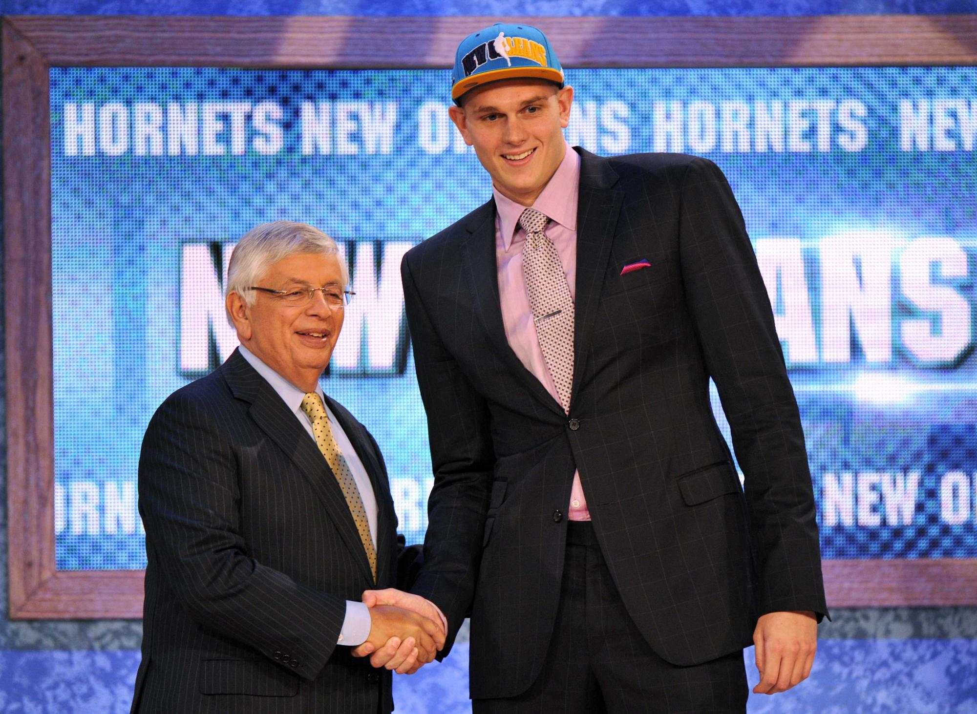 Wizards take Wall with first overall pick in draft