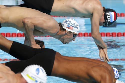 Phelps wins 200 medley in Paris