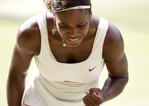 Serena motors into sixth final, Zvonareva lies in wait