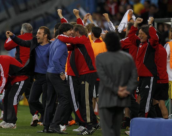 Germany oust Argentina, Spain reach semis